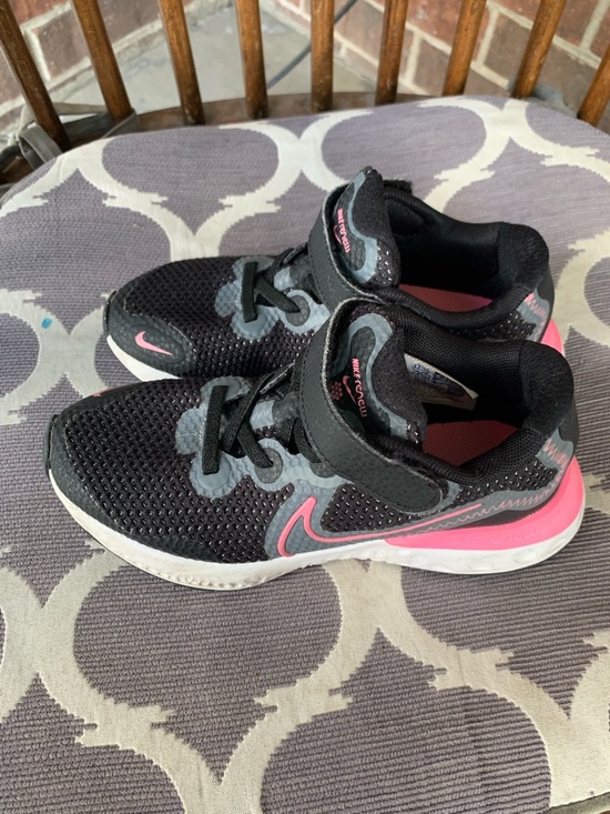 Nike Other - Nike girls athletic sneakers black pink white gray mesh lightweight low top